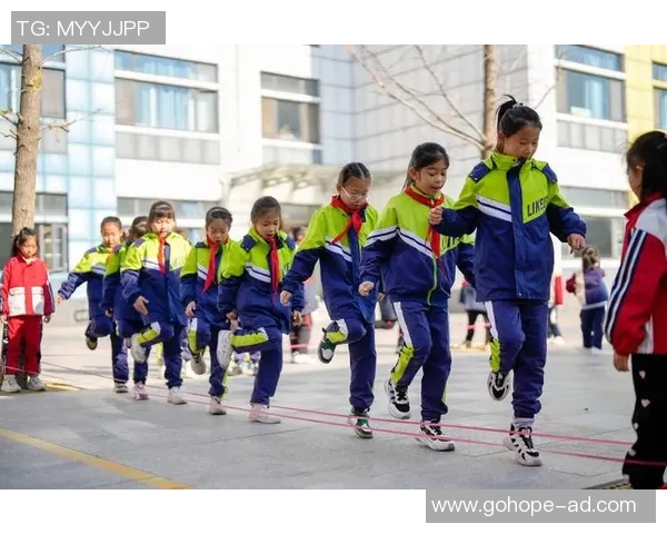 小学一年级体育课精彩瞬间视频展示孩子们的快乐与成长